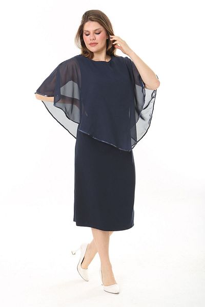 Şans Marineblaues Chiffon-Kleid mit Umhang in Übergröße - 65N37910
