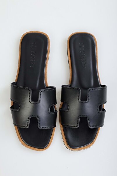 Shoeberry Γυναικείες φλατ παντόφλες Hemsy Black Skin