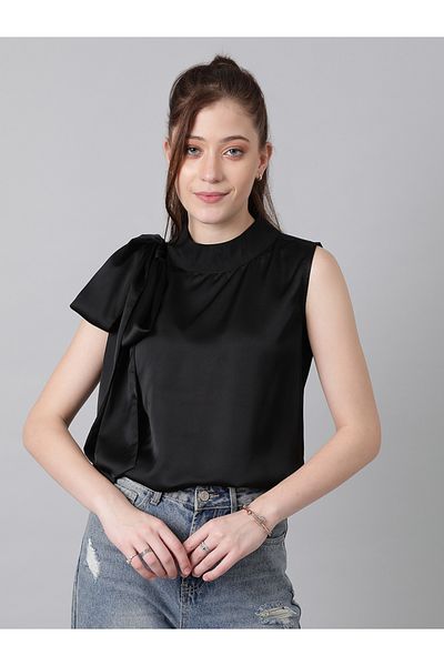 Kotty By Styli بلوزة سادة بياقة عالية مع تفاصيل فيونكة جانبية