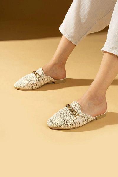FEMME FATALE Cream Knitwear Slippers - Gold Chain Detail
