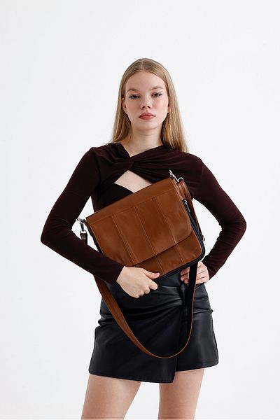 fubileather Чанта за рамо Postman от естествена кожа с множество отделения, кафява - 29x27 см