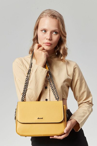 Queen Elizabeth Women's Three-Compartment Chain Strap Gusseted Shoulder Bag