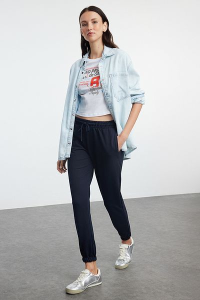Trendyol Collection Marineblaue, dünne Jogginghose aus Strick - TWOAW21EA0194