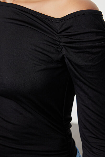 Trendyol Collection Asymetrický límec černé Stretch Knitted Body - TWOAW25BD00009