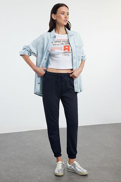 Trendyol Collection Marineblaue, dünne Jogginghose aus Strick - TWOAW21EA0194
