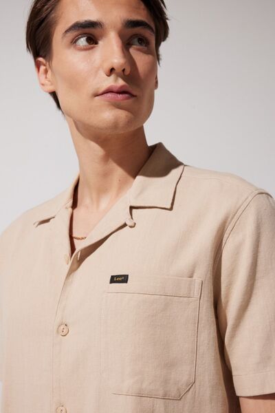 Lee Beige Colored 100% Cotton Regular Fit Short Sleeve Shirt