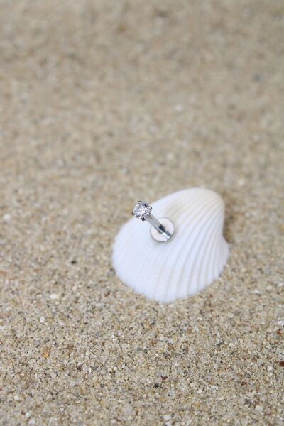 NOBLE GETTO Piercing Cerrahi Çelik Piercing Zirkon Taşlı Kıkırdak Tragus Conch Helix Silver Renk 2,50 Mm Labret