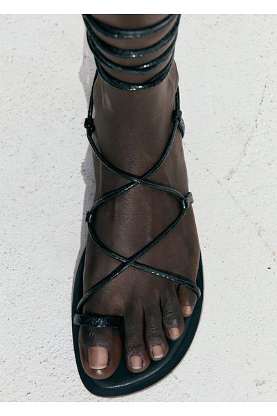 MANGO Woman Δερμάτινα πέδιλα με λουράκι