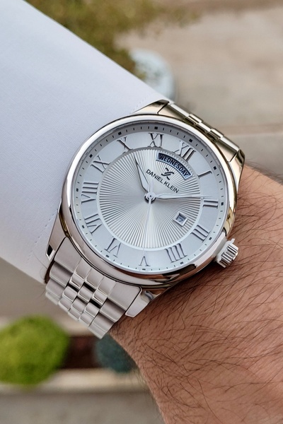 Daniel Klein Gümüş Renk Takvimli 24 Ay Garantili Erkek Kol Saati