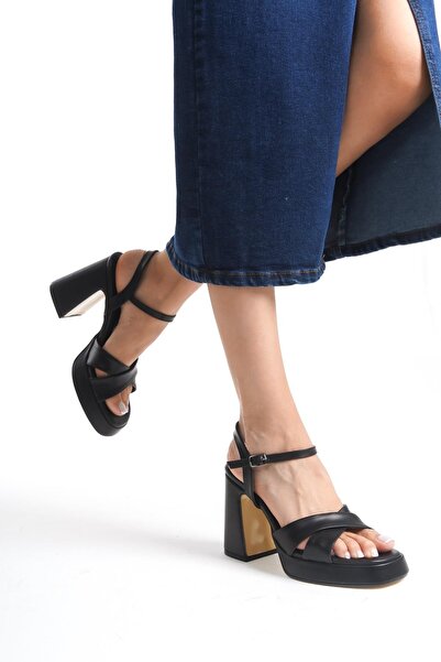 Modabuymus Black Cross-Strapped Sahara Thick Platform Heel Shoes