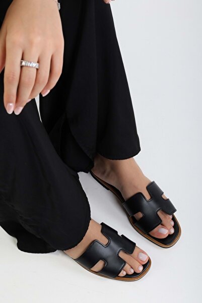 Shoeberry Γυναικείες φλατ παντόφλες Hemsy Black Skin