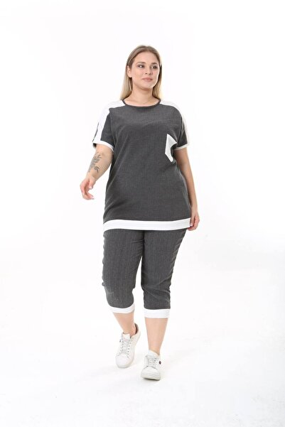 garajmood طقم مقاس كبير بتفاصيل مخططة باللون الأبيض الفحمي