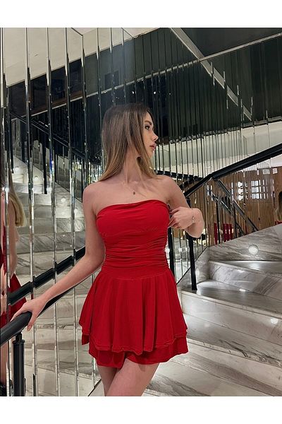 mekabutik Rochie roșie fără bretele cu pantaloni scurți