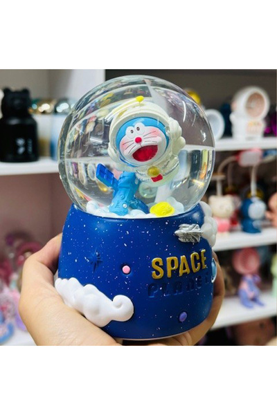 hediyesahibi Uçan Doraemon Büyük Boy Püskürtmeli Işıklı Müzikli Kar Küresi