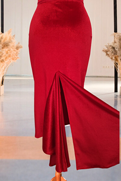 Due Stelle Red VelvetTangoDance Skirt - Stylish Design with High Slit and Tail