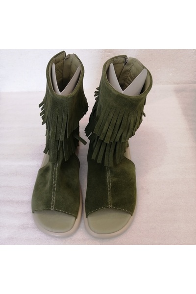 Butik Tülin Kadın hakiki deri süet yeşil püsküllü kızılderili tarz bohem arka fermuarlı ince taban bot sandalet