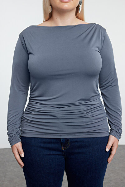 Trendyol Curve Μεγάλο μέγεθος Degaje πίσω Λεπτομερής πλεκτή μπλούζα από ανθρακί - TBBAW25AF00015