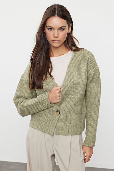 Trendyol Collection Weich strukturierter Strick-Cardigan mit tiefem Kragen – Khaki TWOAW25HI00064