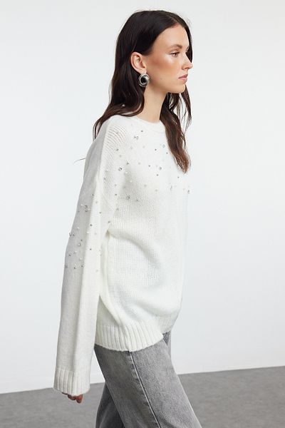 Trendyol Collection Kővel hímzett puha kötöttáru pulóver - Ecru TWOAW25KZ00227