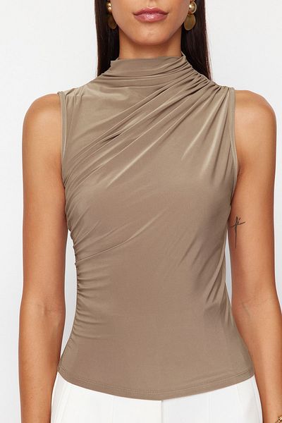 Trendyol Collection Mink Zero Sleeve Gathered Body Fitted Ευέλικτη Πλεκτή Μπλούζα TWOSS24BZ00486
