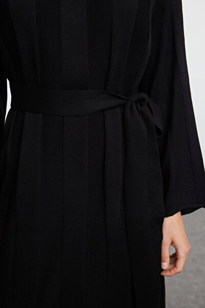 Trendyol Modest Široké šňůrové černé úpletové šaty - TCTAW25EB00037