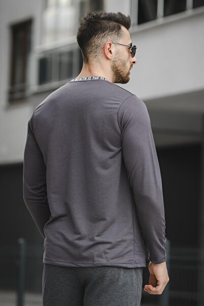 Oksit Світшот чоловічий з принтом на комірі, облягаючий крій, еластичний, комір-стійка