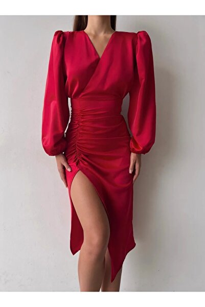 Bersi Butik Rochie midi din satin roșu cu fantă adunată în față