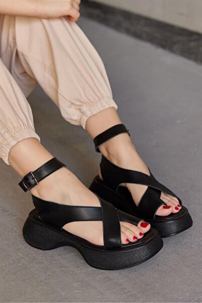 NILUFARR Monika Siyah Hakiki Deri Kadın Sandalet