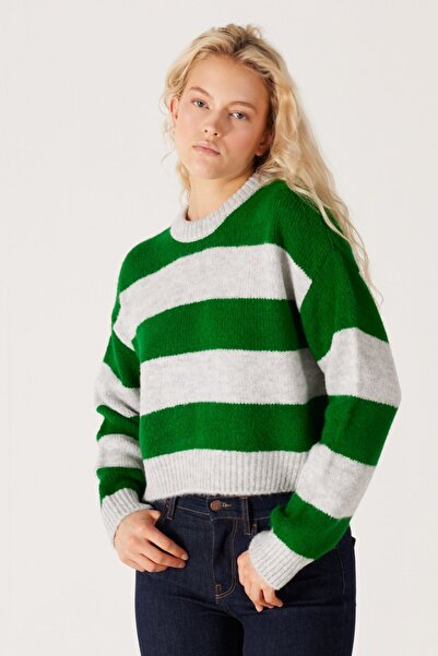 WRANGLER Green Crew Neck Knitwear Women's Cardigan - Regular Fit