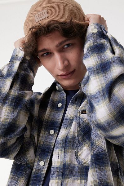 Lee Loose Fit Herren-Langarmshirt in Ecru mit bequemer Passform