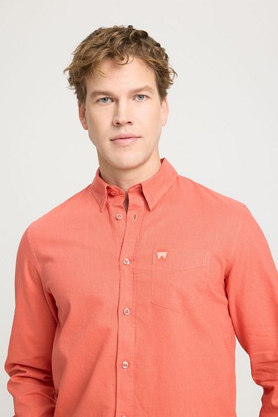 WRANGLER Orangefarbenes Hemd mit normaler Passform – normaler Schnitt