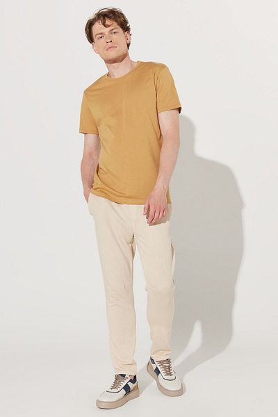 AC&Co / Altınyıldız Classics Pánské tričko MustardSlimFit Crew Neck 100% BavlnaBasic