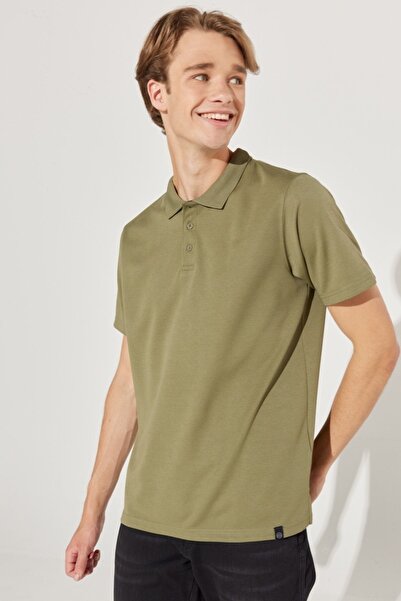 ALL TERRAIN GEAR -x- Wrangler Khakifarbenes Polo-Shirt mit Rundhalsausschnitt – AllTerrain Gear, RegularFit