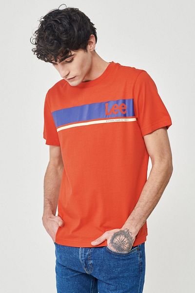 Lee Rotes T-Shirt mit normaler Passform und Rundhalsausschnitt aus 100 % Baumwolle