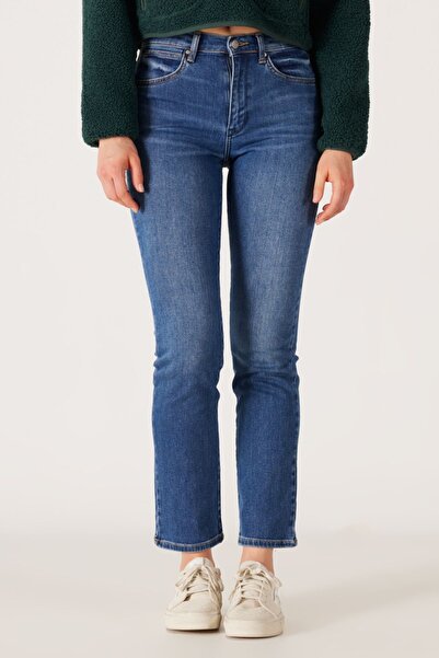WRANGLER Slim Fit Dar Kesim Normal Bel Boru Paça Kadın Denim Mavisi Esnek Jea...
