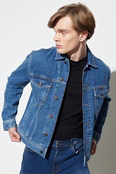 WRANGLER Trucker Regular Fit – Blaue Jeansjacke aus 100 % Baumwolle