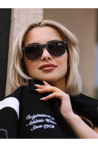 TomyHelf نظارات شمسية بتصميم مستطيل بإطار أسود وزجاج أسود للجنسين