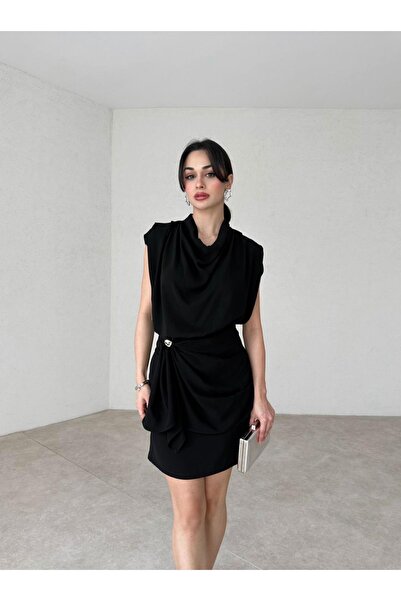 Afiş Butik Siyah Eteği Broş Detaylı Drapeli Şık Mini Elbise