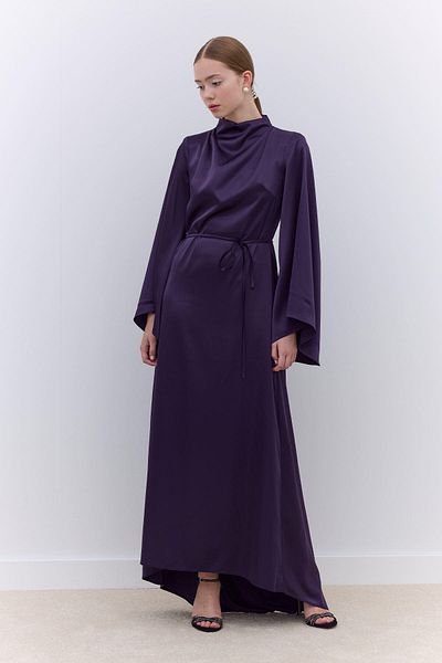 Manuka Lila Satin-Abendkleid mit weitem Ärmel