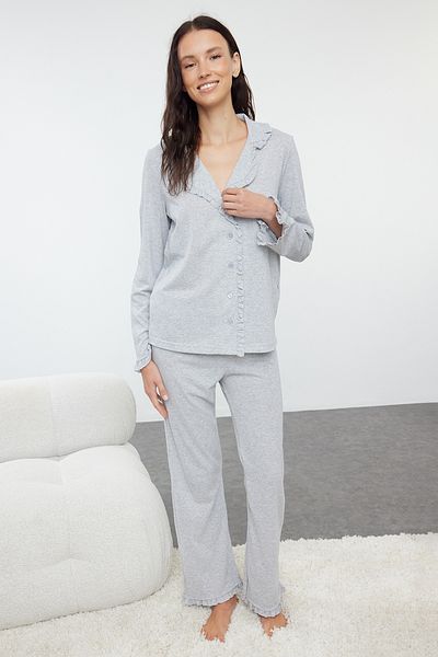 Trendyol Collection Šedá pletená pyžamová souprava – melanž, volán podrobně Thmaw25pt00064