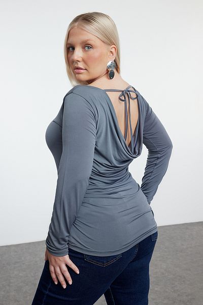 Trendyol Curve Große Größe, Degaje, Rückseite detailliert, Anthrazit, Strickbluse - TBBAW25AF00015