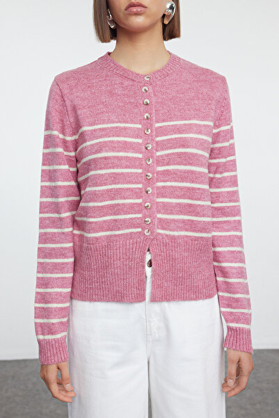 Trendyol Collection Sweter z dzianiny z okrągłym dekoltem i suszonymi różami - miękka faktura, wygląd kurtki Twoaw25Hi00245