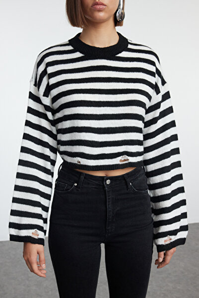 Trendyol Collection Crew Neck Black Crop Knitwear Svetr - měkká textura Twoaw25Kz00232