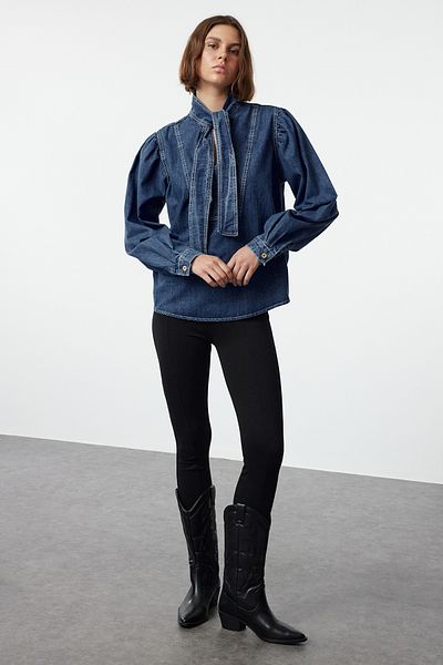 Trendyol Collection Modrá džínová košile s detailem kravaty - TWOAW25GO00058