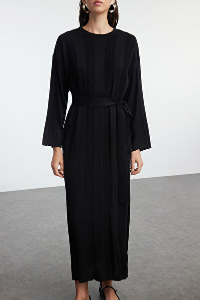 Trendyol Modest Široké šňůrové černé úpletové šaty - TCTAW25EB00037