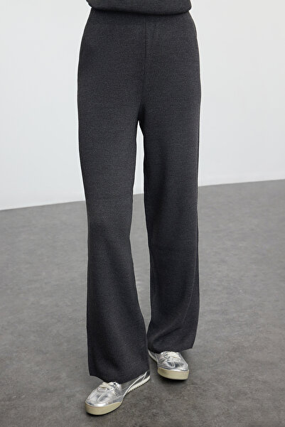 Trendyol Modest Vrchní a spodní sada úpletu v antracitové barvě – podrobné tlačítko TCTAW24US00042