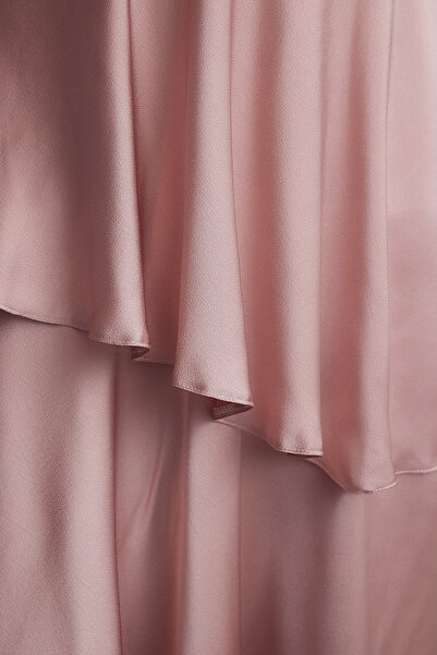 Trendyol Modest Βραδινό φόρεμα με στρώσεις σε σκόνη σατέν - TCTSS24DB00069