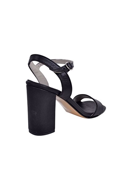 İskarpin Δερμάτινα παπούτσια με τακούνι Iscarpin Μαύρα μονόχρωμα γυναικεία παπούτσια