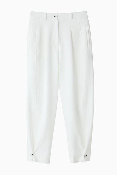 Puane Pantaloni tip morcov cu picioare plisate și detaliu elegant cu nasturi 18123