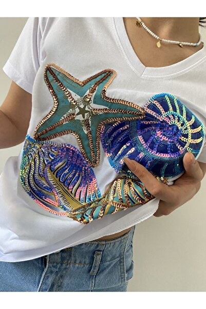 REMENY Γυναικείο λευκό μπλουζάκι νέας σεζόν με λαιμόκοψη V με κέντημα αστερίας από βαμβακερό μπλουζάκι